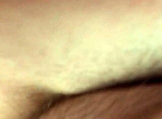 ух, мой клитор чешется... сделай что-нибудь, быстро!