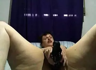 Calentita Y Solita En Casa.