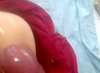 Lezzetli amı hevesli olgun orospu tarafından yalanıyor