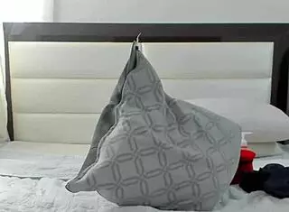 Latina girl says, 'Check out my huge ass on webcam'