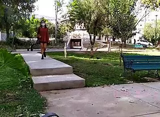 On the way home, I discovered this petite amateur in an interesting situation