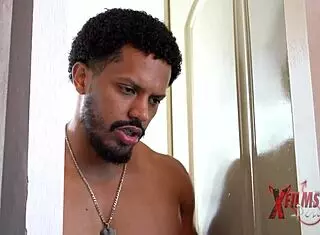 Musculoso Moreno Dotado Destroza A Flaca Pelirroja Venezolana En La Cama