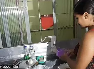 i watched renan pantaneiro fuck tigresa on kitchen sink, he started with condom but filled her pussy with cum