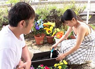 亚洲美女在紧致小穴中接受激烈内射