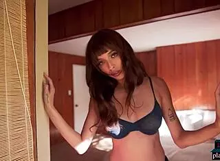 gorgeous latina milf exposes amazing body solo