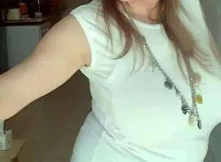 Does Mariaold shake huge bouncing tits?