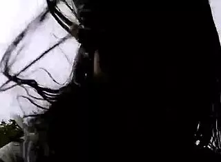 vanesa desnudándose en el parque público