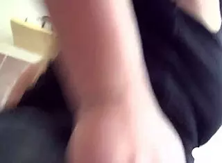 Blonde Babe Fingers Her Tight Cunt with Passion!