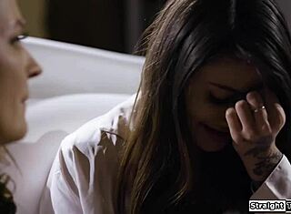 Ma belle-tante me séduit - Dois-je la laisser me lécher ?