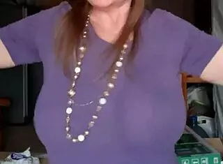 Does Mariaold shake huge bouncing tits?