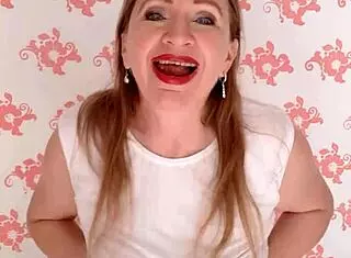 Does Mariaold shake huge bouncing tits?