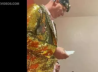 mchenry cruiser receives a blowjob during his standup comedy show