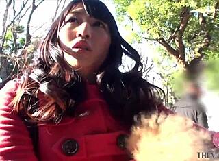 Chupando pau fundo de quatro com boquete de vácuo intenso