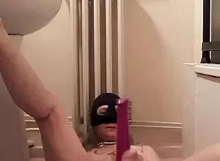 Slave gives blowjobs! 😏