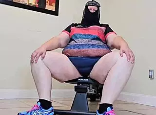 I let the guy eat my pussy while I work out, showing tits and ass in cumshot scene