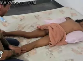 ninfetinha magrinha cums hard during tantric massage. feels so damn good!