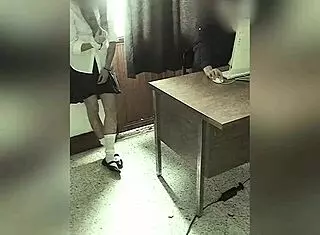 Cámara Graba A Maestro Y Alumna En La Oficina Del Colegio Colegiala Mexicana Se Deja Follar Por El Profe Por Una Mejor Calificación Video Amateur Real