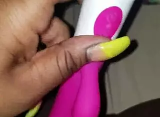 BBW Plays With Wet Hairy Pussy Using Vibrator That Keeps Dying Up Close!