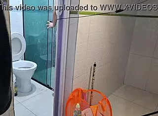 masturbação arriscada para minha sobrinha na faxina