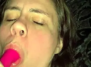 abby kiss deepthroats her grool soaked vibrator in the bedroom