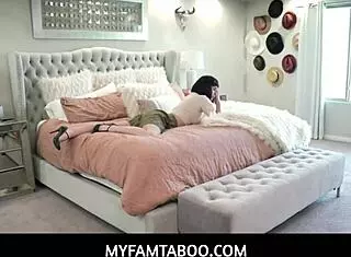 i fucks stepmom while lickin stepsis