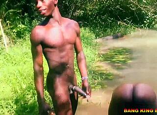 doktor afrika kongkek pelacur hitam di sungai pake batang hitam besar dia naik basah mengerang kuat
