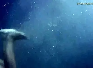 Podvodní holky divoce plavou na jachtě na Tenerife