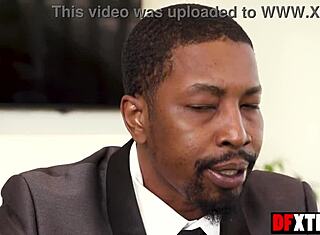 Veľký čierny boss driľuje horúcu sekretárku Gia Derzu análne