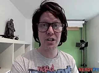 Amateur tricked into giving blowjob to nerd for first time