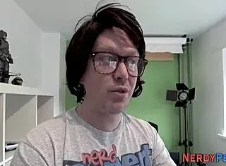 Amateur tricked into giving blowjob to nerd for first time