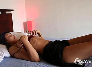 Linda ruiva Jay Elles se masturba até o orgasmo