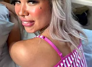 Wow, perfect-bodied Luna Luxe craves hot sex!