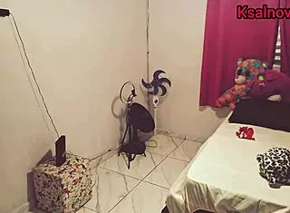 mulher do meu amigo me pegou cheirando sua calcinha