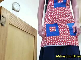 la naiba, această cougar fierbinte mă călărește ca o târfă totală!