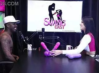 TIRANDO A ROUPA E MOSTRANDO O CORPO SARADO AP�S PERDER NO JOGO DA PUNHETA - JEFAO OFICIAL