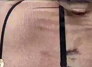 Vizinhos assistem eu foder meu stepbrother no balcão