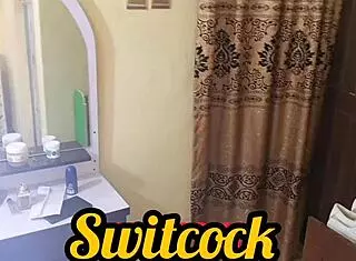 Tall Lizzy explores lesbian desires casually