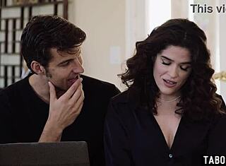 Técnico de computador encontra pornô no PC da MILF latina Victoria Voxxx 😏