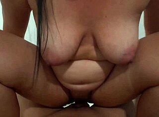 Jag blev så kåt med grannens tjej, gick till lägenheten, hon sa skynda innan de kommer