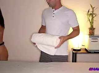 Asian gives sex massage