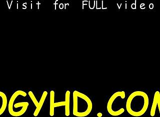 Pieni J vixen ratsastaa vanhaa kullia, oops!