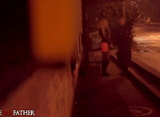 公衆ピックアップが顔面ファックと激しい野外セックスに変わる