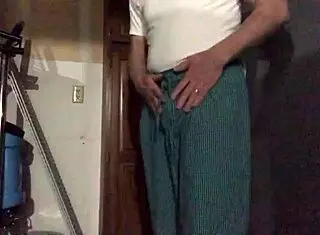 Self pleasure of a gay amateur