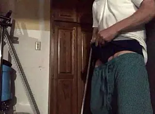 Self pleasure of a gay amateur