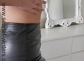 Freche Lehrerin in Strümpfen reizt mich tief