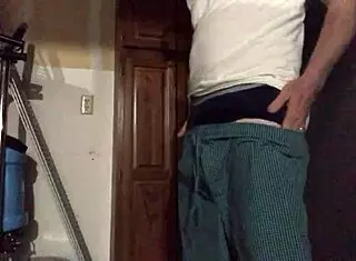 Self pleasure of a gay amateur