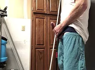 Self pleasure of a gay amateur