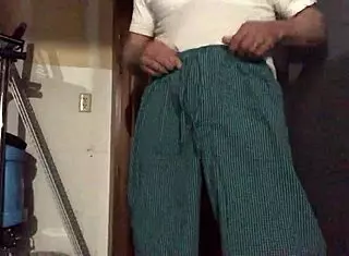 Self pleasure of a gay amateur