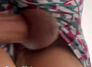 Budim novinho pitchusco z globokim lizanjem njene dlakave pičke, hudiča, vroča je.