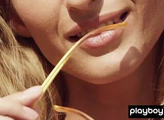 suhoparna ukrajinska blondinka Cara Mell se sleče naga na plaži